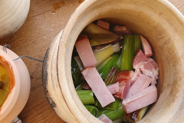 Leeks with pork in ceramic cooking pot