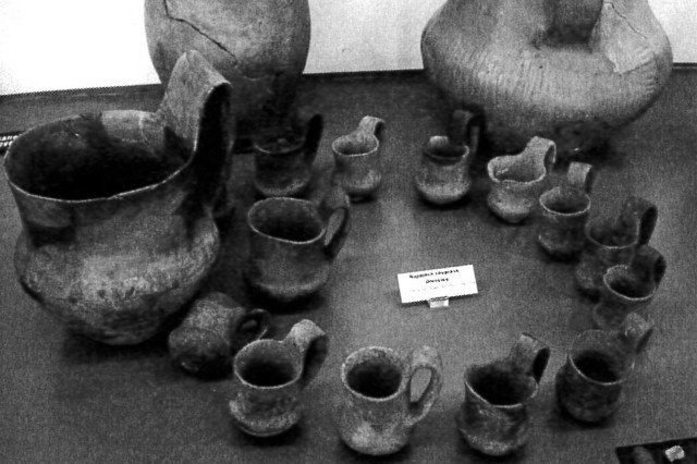Trinkset: hoard find of the Baden culture, Dřevčice (Prague, Czech Republic). (Photo: V. Daněček. Aus: Turek, 2021, 526, Abb. 4.)
