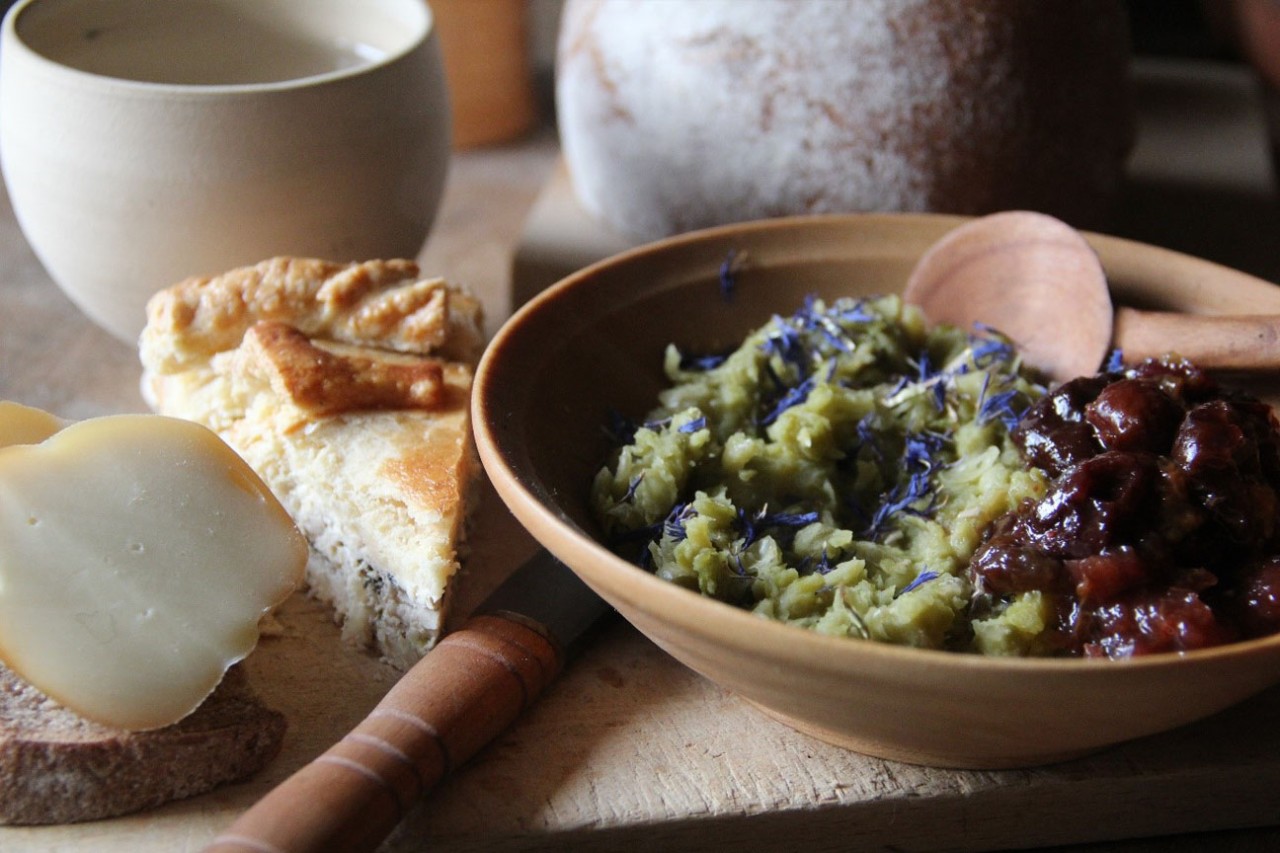 Dishes of the Middle Ages: pea puree and plum sauce, pastry, cheese and bread. 