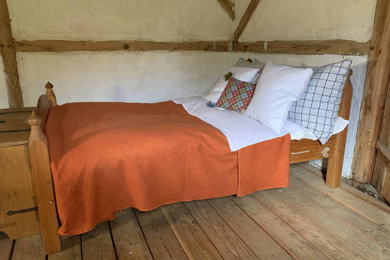Sleeping in the Late Middle Ages - The Reconstruction of an Authentic Bed Equipment
