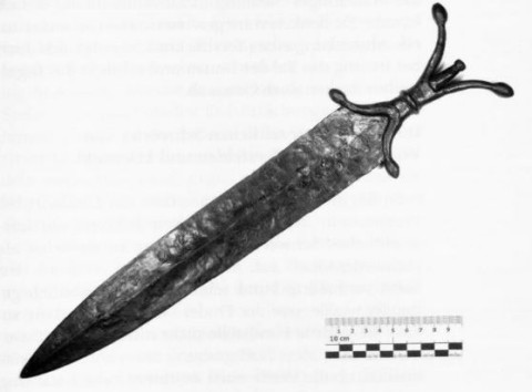 Schwert mit menschengestaltigem Griff aus Margetshöcheim, Landkreis Würzburg (Schußmann 2019, 69 Abb. 68)