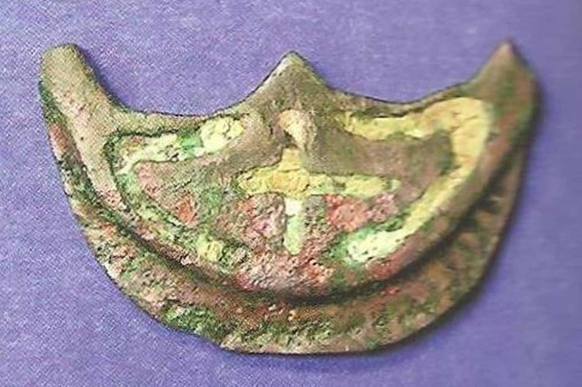 Sichelförmiger Lunulaanhänger aus Nabburg (Hensch 2007, Abb. 148)