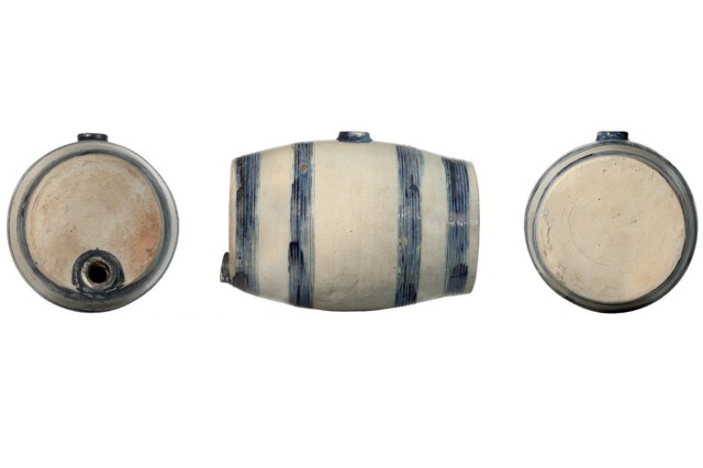 Essigfässchen aus salzglasiertem Steinzeug aus Solothurn, Schweiz, 2. Hälfte 17. Jahrhundert (Heege 2012, S.96, Abb. 4)